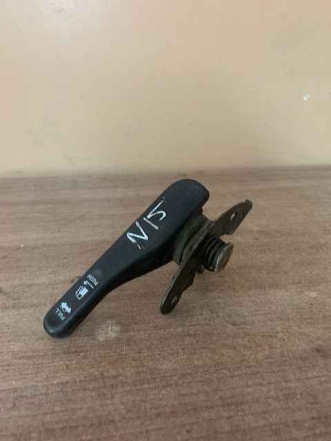 Nissan Almera N15 Ручка открывания лючка бензобака  Almera N15 1995-2000  8464041F01