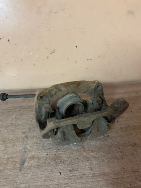 Renault Scenic 1996-1999 Суппорт тормозной передний левый Laguna 1994-1998;Megane I 1996-1999;Scenic RX4 2000-2003;Megane I 1999-2004;Laguna 1998-2001;Safrane I 1992-1996;Safrane II 1996-2000;Scenic 1996-1999;Scenic 1999-2003;Espace III 1996-2002 (7701205832)