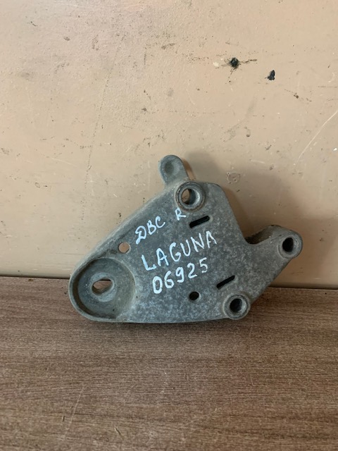 Renault Laguna 1994-1999 Кронштейн двигателя правый RENAULT LAGUNA (1994-1999)  7700817492