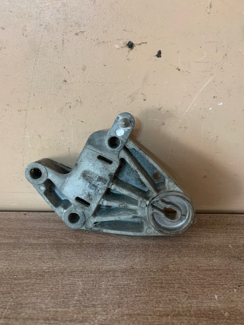 Renault Laguna 1994-1999 Кронштейн двигателя правый RENAULT LAGUNA (1994-1999)  7700817492