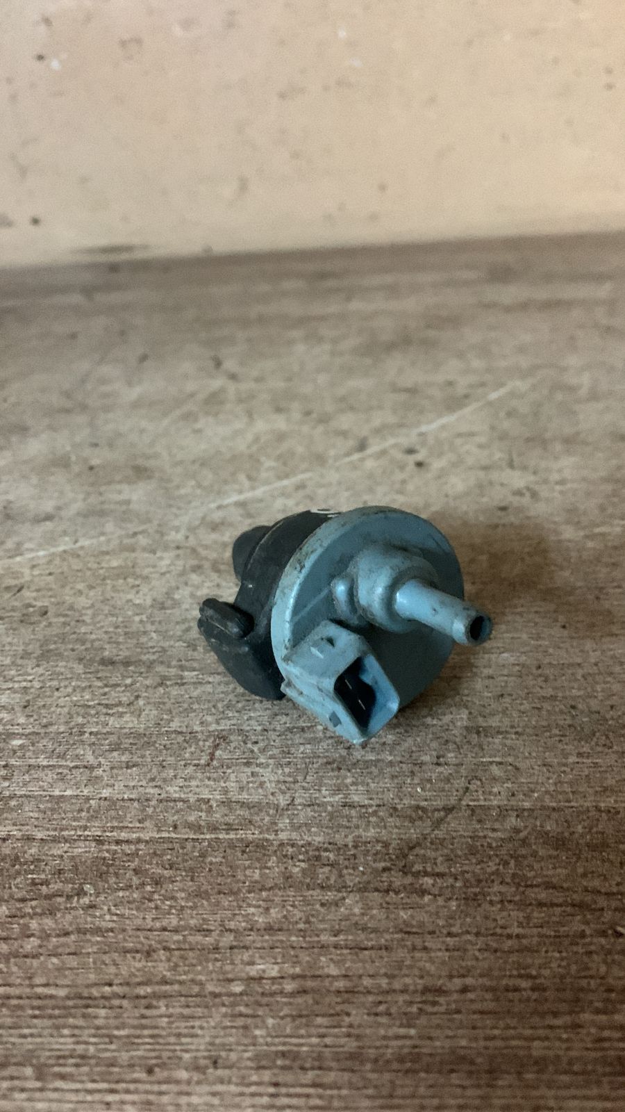 Audi 80-90 B3 Клапан электромагнитный AUDI 80/90/100/A6 BOSCH 0280142162