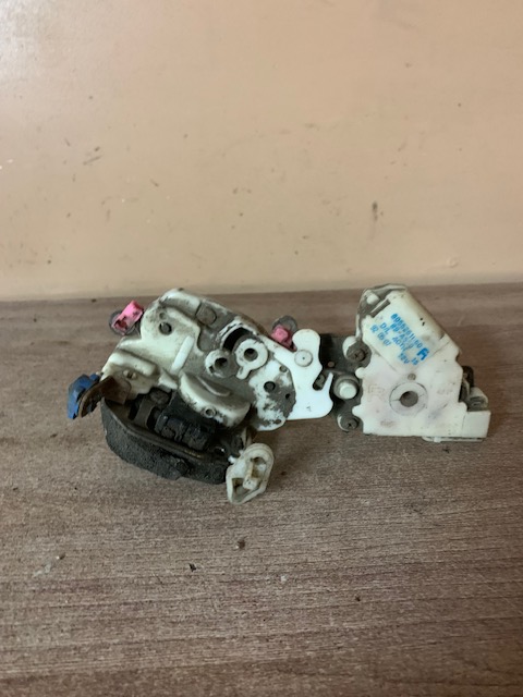 Nissan Sunny N14 Замок двери передней правой для Nissan Sunny N14 1990-1995  80502C9910