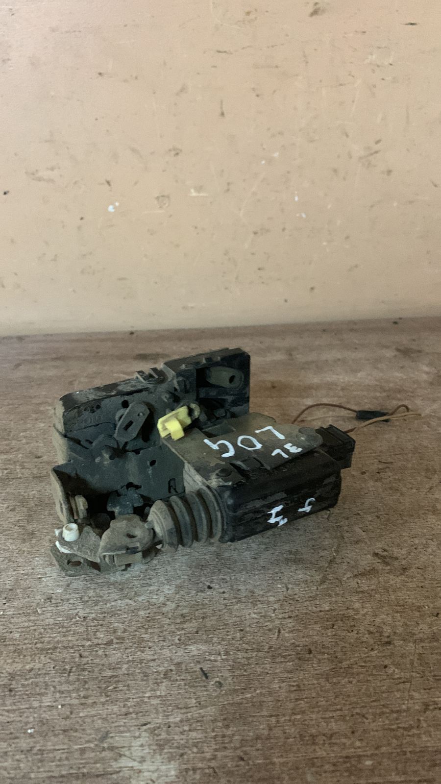 Замок двери задней левой для Renault Logan 2005>6001547512  8200928502