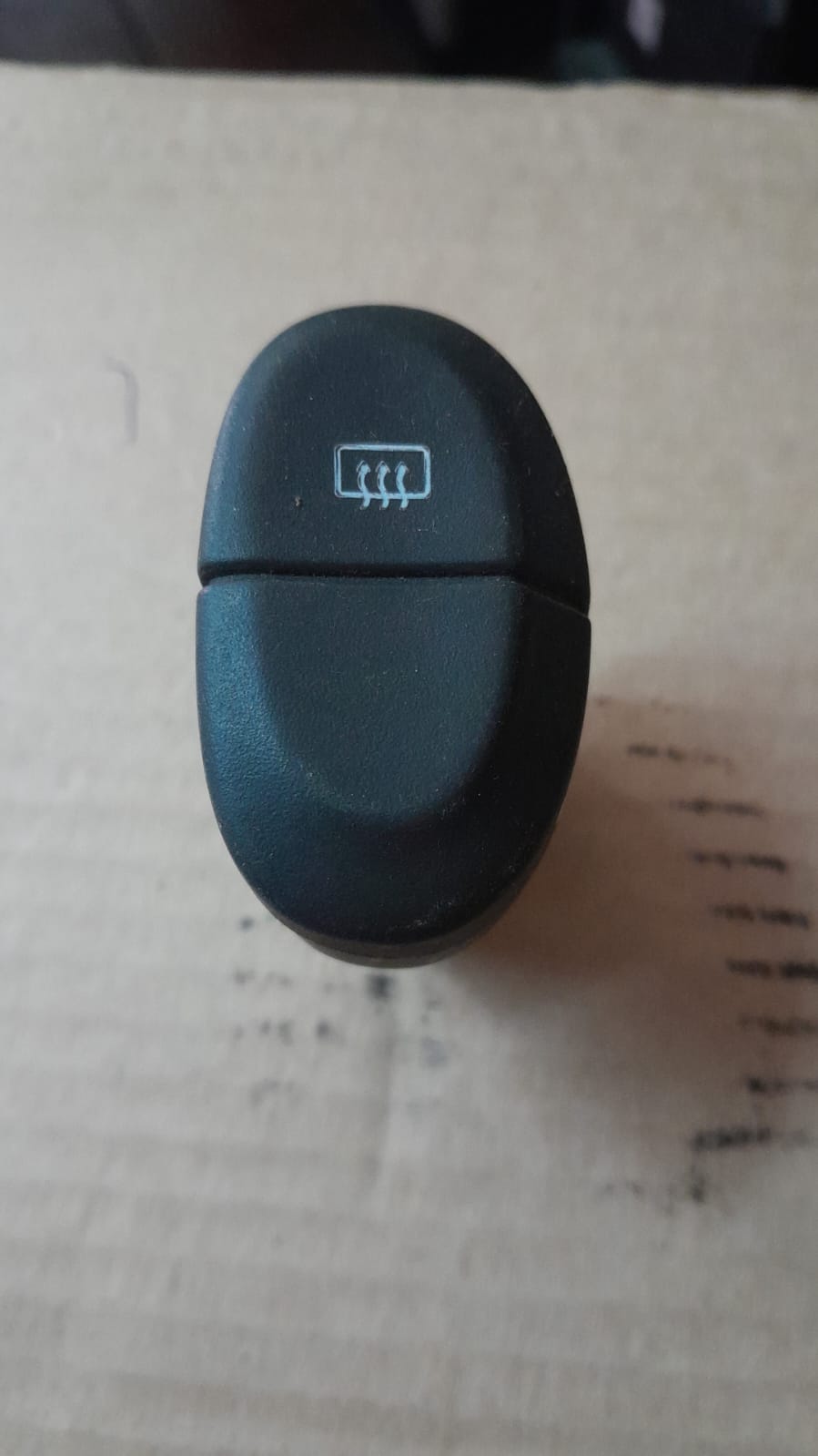Renault Scenic 1996-1999 Кнопка обогрева заднего стекла для Renault Scenic 1996-1999; Megane 1996-1999;Megane 1999-2002  (артикул 77668)