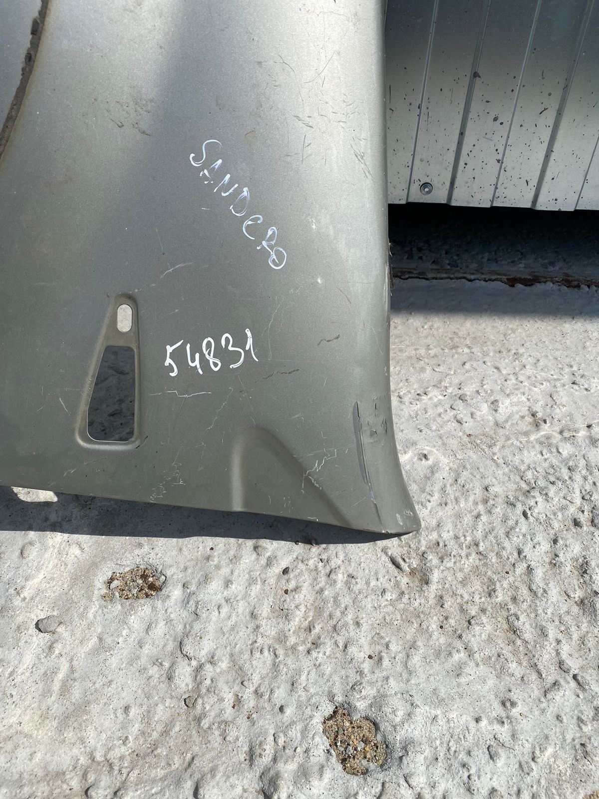 Renault Sandero Крыло переднее левое для Renault Sandero 2009-2014 под накладку 631012289R