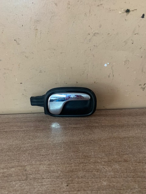 Ручка двери задней внутренняя правая AUDI A4 [B5] (8D0839020)