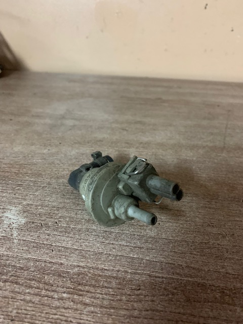 Audi 80-90 B3 Клапан электромагнитный AUDI 80/90/100/A6  (0280142153 )