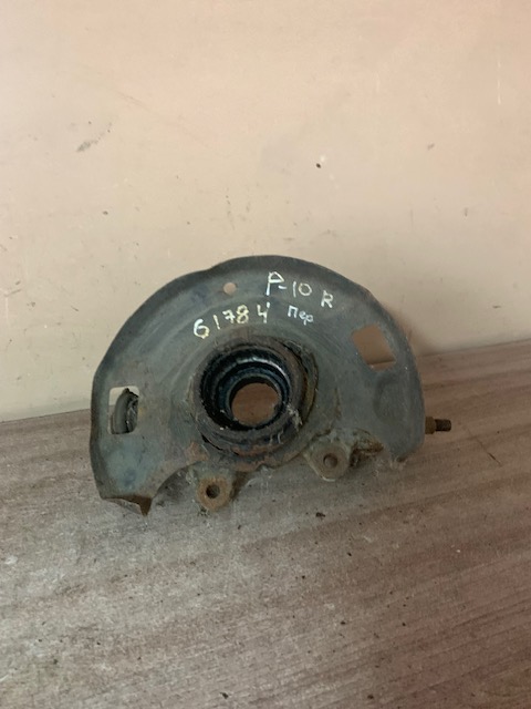 Nissan Primera P10 (1990-1996) Кулак поворотный передний правый для Nissan Primera P10E 1990-1996 4001050J02