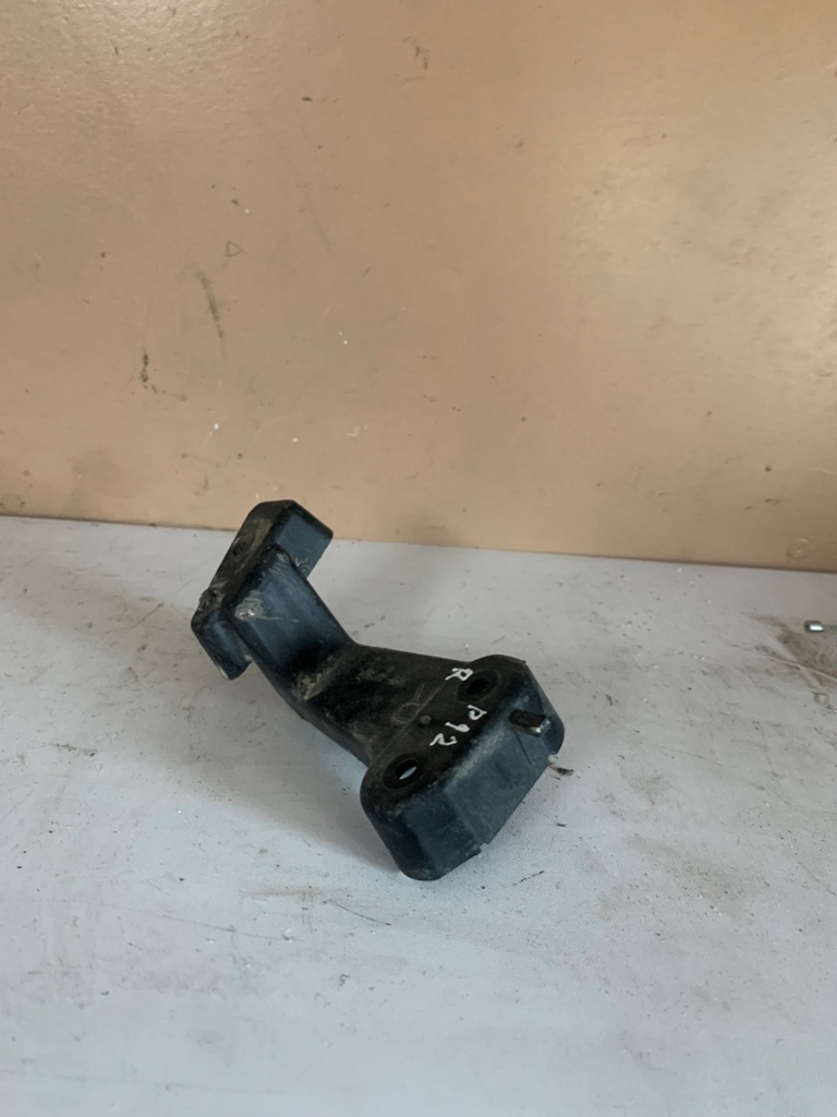 Nissan Primera P12 (2002-2007) Крепление кронштейн фары правое Nissan Primera, P12  26042au000