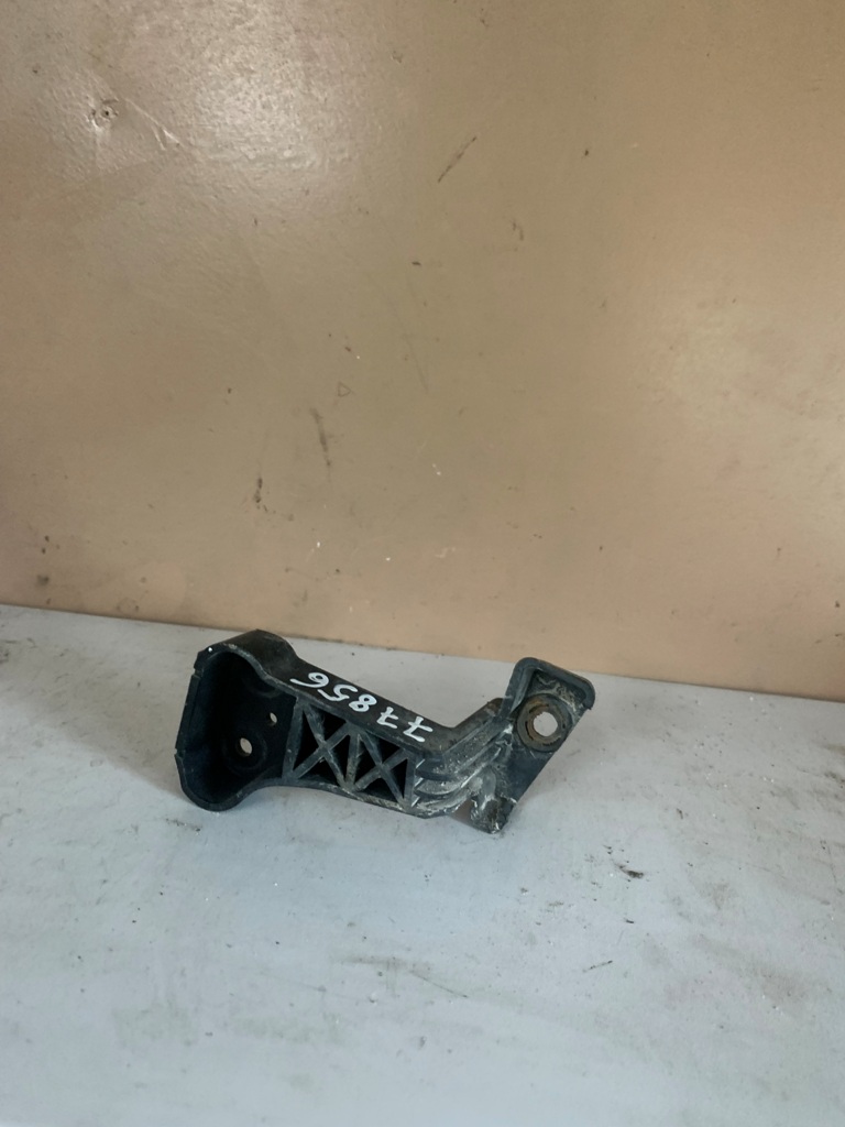 Nissan Primera P12 (2002-2007) Крепление кронштейн фары правое Nissan Primera, P12  26042au000