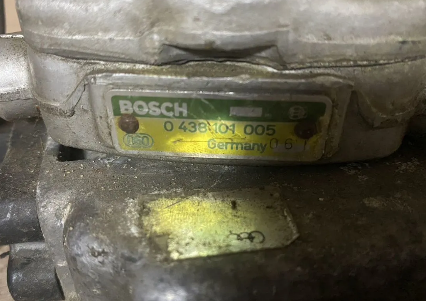 Audi 80-90 B3 Дозатор распределитель топлива 80/90 [B3] 1986-1991;100/200 [44] 1983-1991;Toledo I 1991-1999;Golf II/Jetta II 1983-1992;Passat [B2] >1988 (1.8 8V JN В СБОРЕ 026133353)