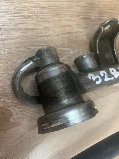 Audi A4 [B5] Рейка топливная (рампа) A4 [B5] 1994-2000;Passat [B5] 1996-2000 (1.8 20V ADR 058133681B)