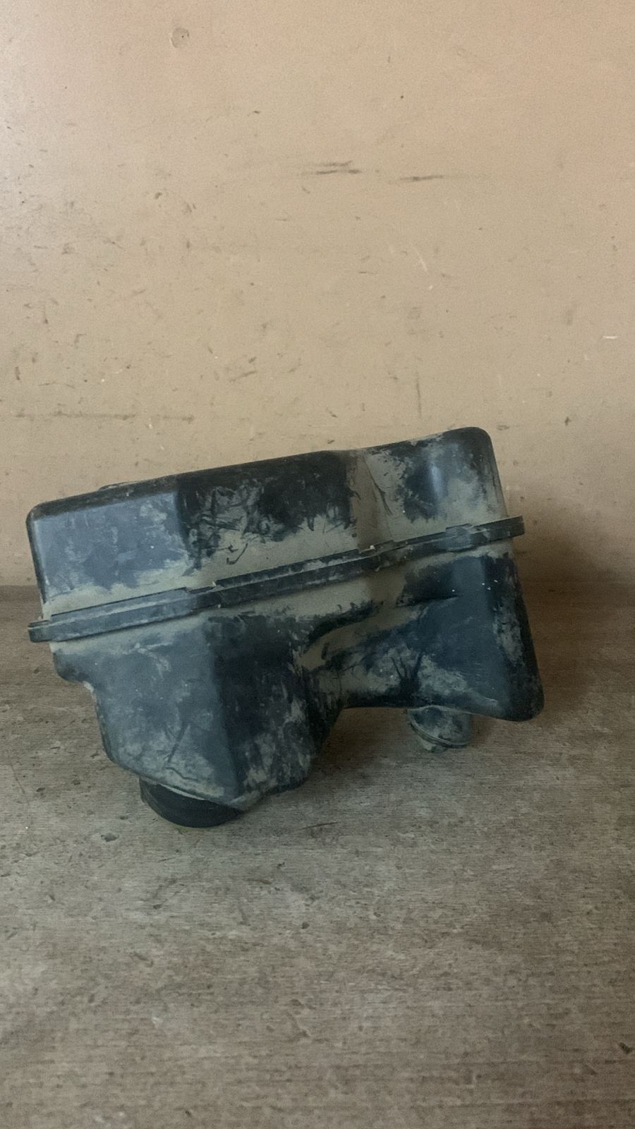 Резонатор воздушного фильтра MAZDA 626 (GE)  FS0513195B