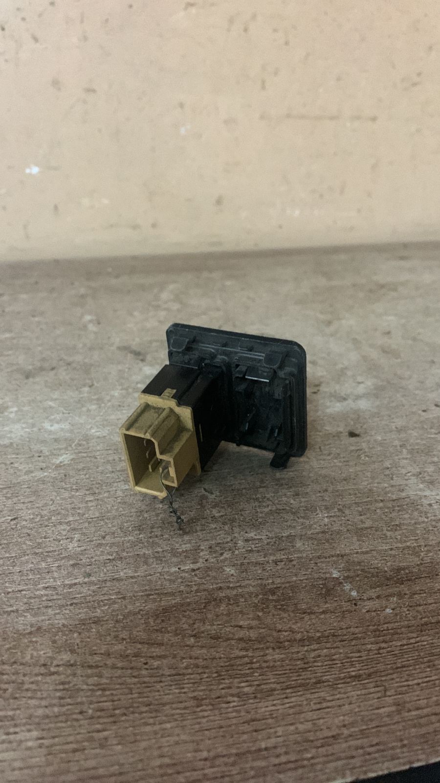Nissan Maxima A32 Кнопка корректора фар для Nissan  Almera N15 1995-2000; Sunny N14 1990-1995;Terrano II /Pathfinder (R50) 1996-2004;Sunny Y10 1990-2000;Primera W10 1990-1998;King Cab D22 1998-2005 (2519080N00)