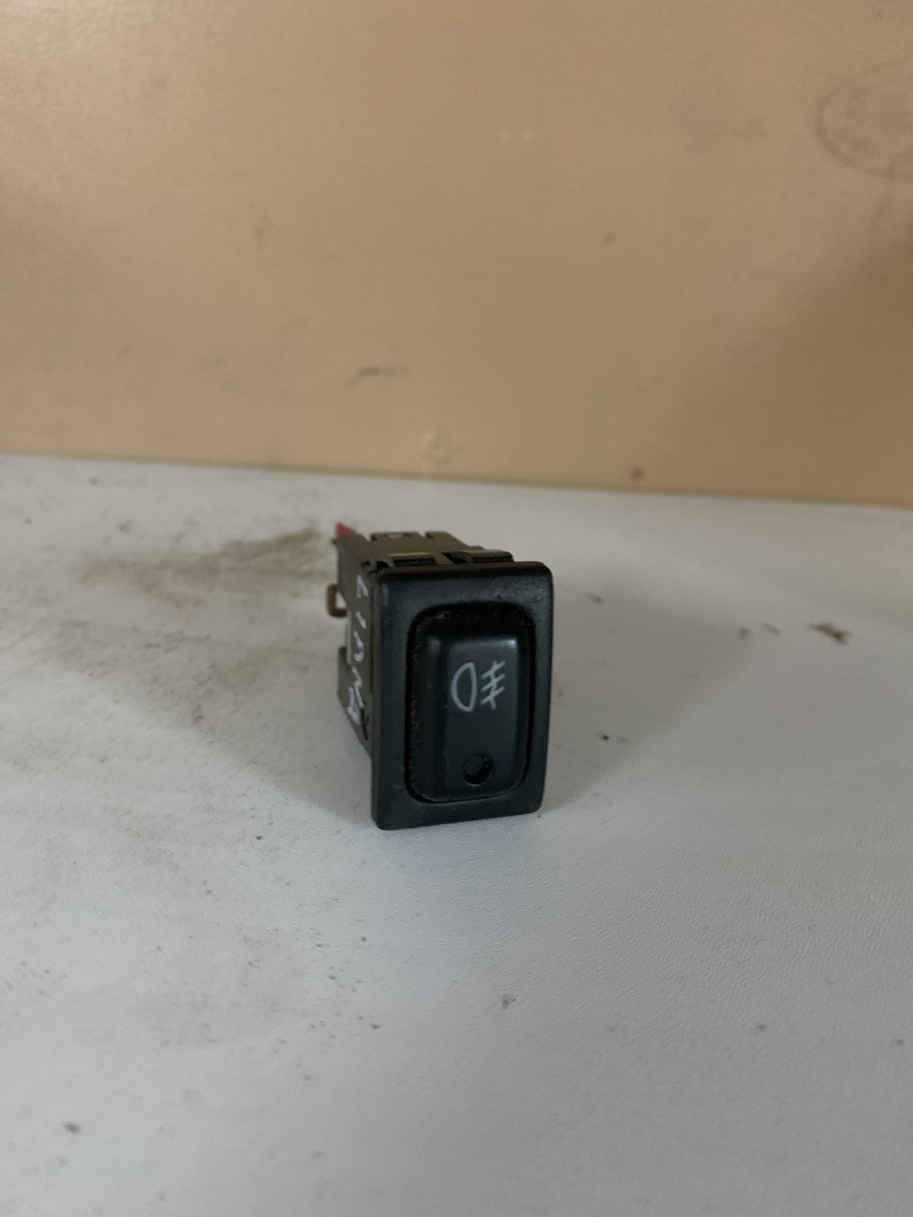 Suzuki Liana Кнопка противотуманки SUZUKI LIANA (2001-2007) 3727054G10