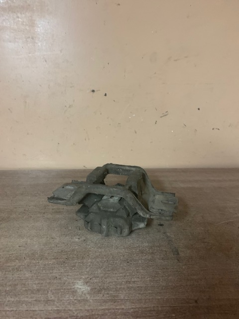 Ford FUSION 2002- Опора КПП Fiesta 2001-2008;Fusion 2002-2012 (МКПП 2S617M121BB)