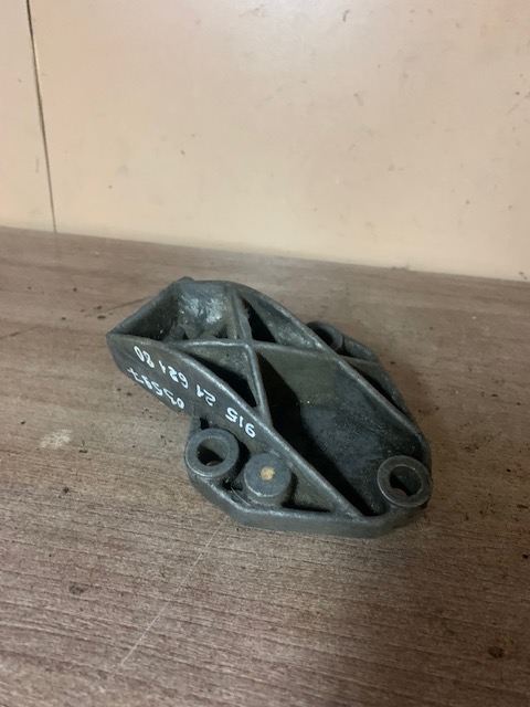 Peugeot 405  (1992-1995) Кронштейн двигателя правый для Citroen Xsara 2000-2005  Peugeot 405, 306, Xsara Picasso 1999 - 2010  (9152162180)