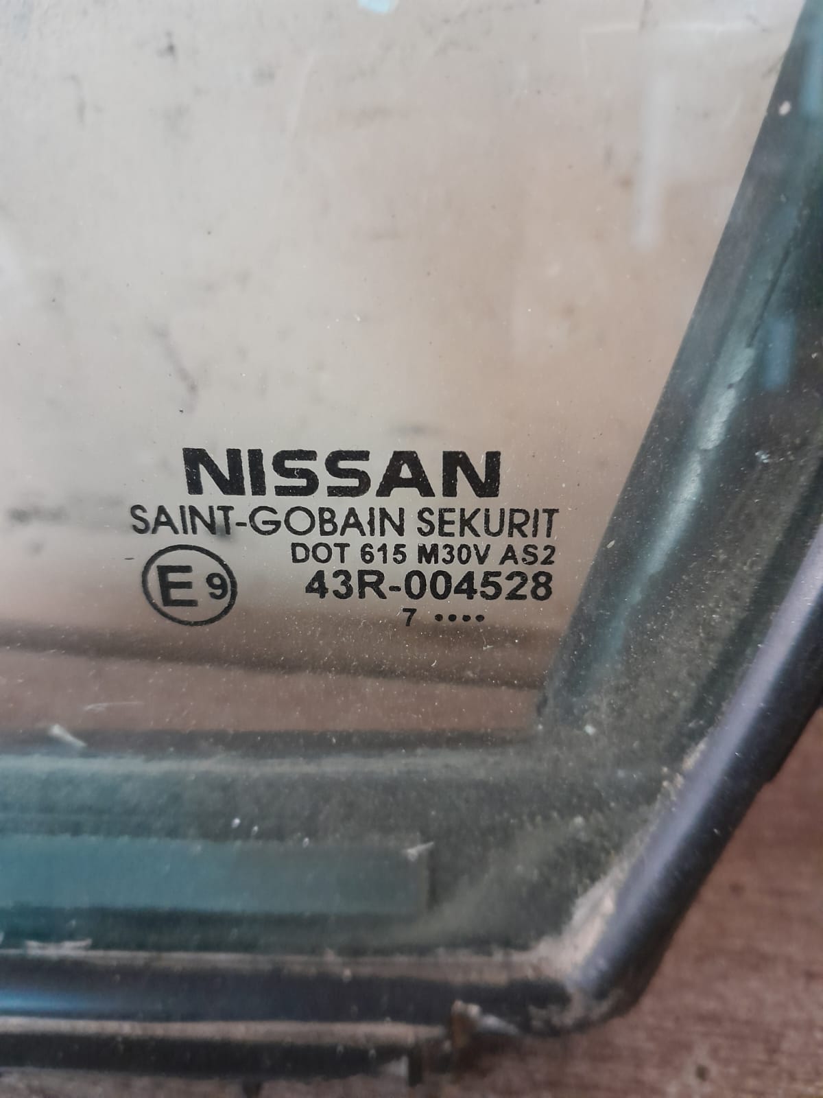 Nissan Tiida C11 Стекло двери задней левой (форточка) для Nissan Tiida C11 2007>( Седан )  82263EL400