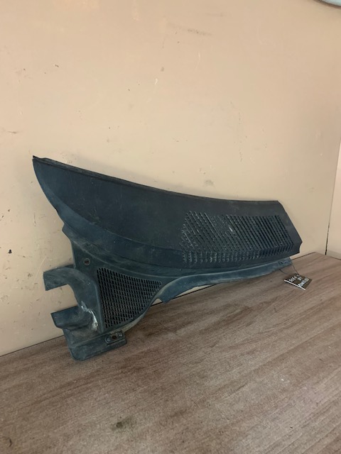 Renault Scenic 1996-1999 Решетка стеклооч. (планка под лобовое стекло)  Scenic 1999-2003;Scenic RX4 2000-2003;Scenic 1996-1999 (ПРАВАЯ 8200050331)