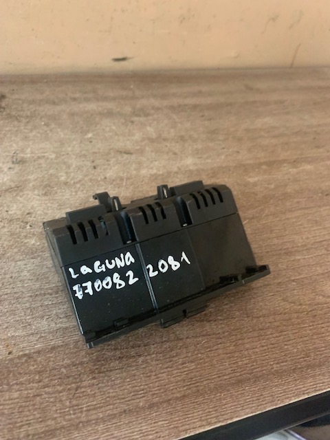 Часы для Renault Laguna 1994-1999 (ЭЛЕКТРОННЫЕ, ) 7700822081
