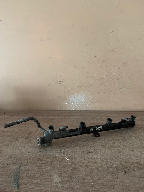 Mazda 626 (GF) Рейка топливная (рампа) для Mazda 626 (GF) 1997-2002 ()