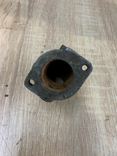 Фланец двигателя системы охлаждения  Audi Vw 100 [C4] 1991-1994;80/90 [B3] 1986-1991;100/200 [44] 1983-1991;Passat [B2] >1988 ()