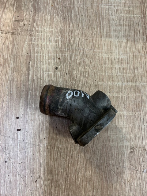 Фланец двигателя системы охлаждения  Audi Vw 100 [C4] 1991-1994;80/90 [B3] 1986-1991;100/200 [44] 1983-1991;Passat [B2] >1988 ()