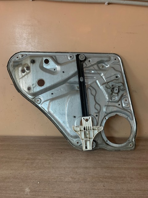 Volkswagen Passat B5 1996-2000 Стеклоподъемник задний правый Volkswagen Passat B5 1997  3B5839756  3B5839752 седан