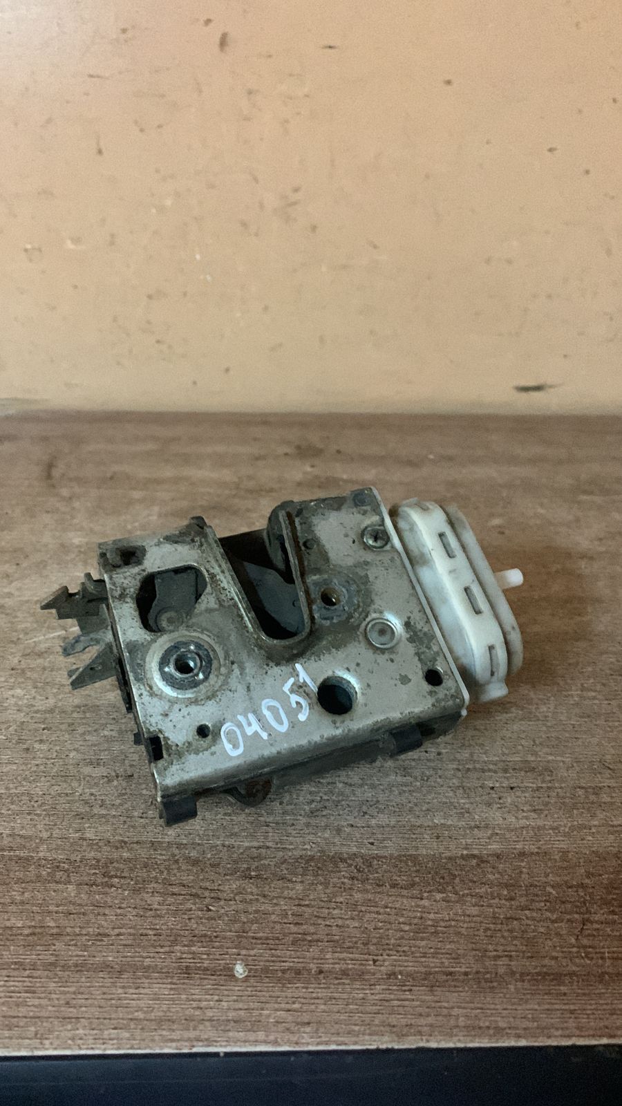 Audi 100 [C4] Замок двери задней правой AUDI A6 [C4] 1994-1997;100 [C4] 1991-1994 (4A0839016h 4A0839016B)