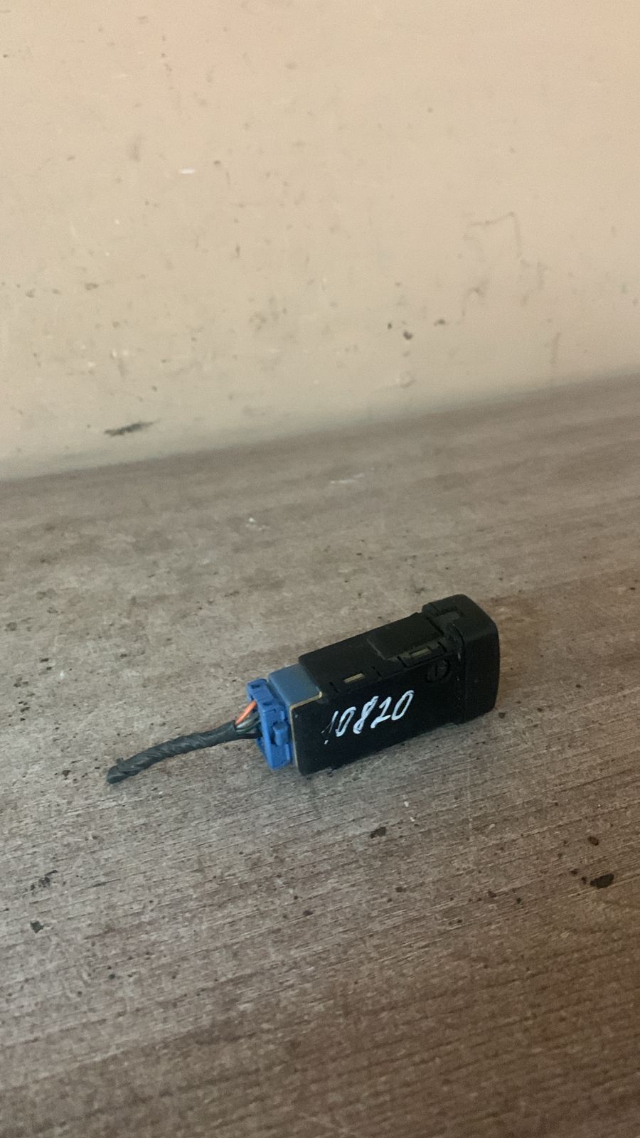 Кнопка корректора фар Mazda 323 (BA) 1994-1998;626 (GE) 1992-1997;MX-6 (GE6) 1991-1997 (GA5R666F0B)