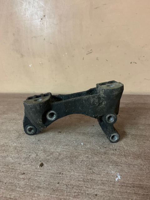 Ford FOCUS 2 2005-2008 Кронштейн опоры двигателя Mondeo IV 2007-2015;Focus II 2005-2008;C-MAX 2003-2010;Focus I 1998-2005;Transit/Tourneo Connect 2002-2013;Galaxy 2006-2015;S-MAX 2006-2015;Focus II 2008-2011 (1.8TDCI ПРАВЫЙ 6G9Q6030AB 1465151)