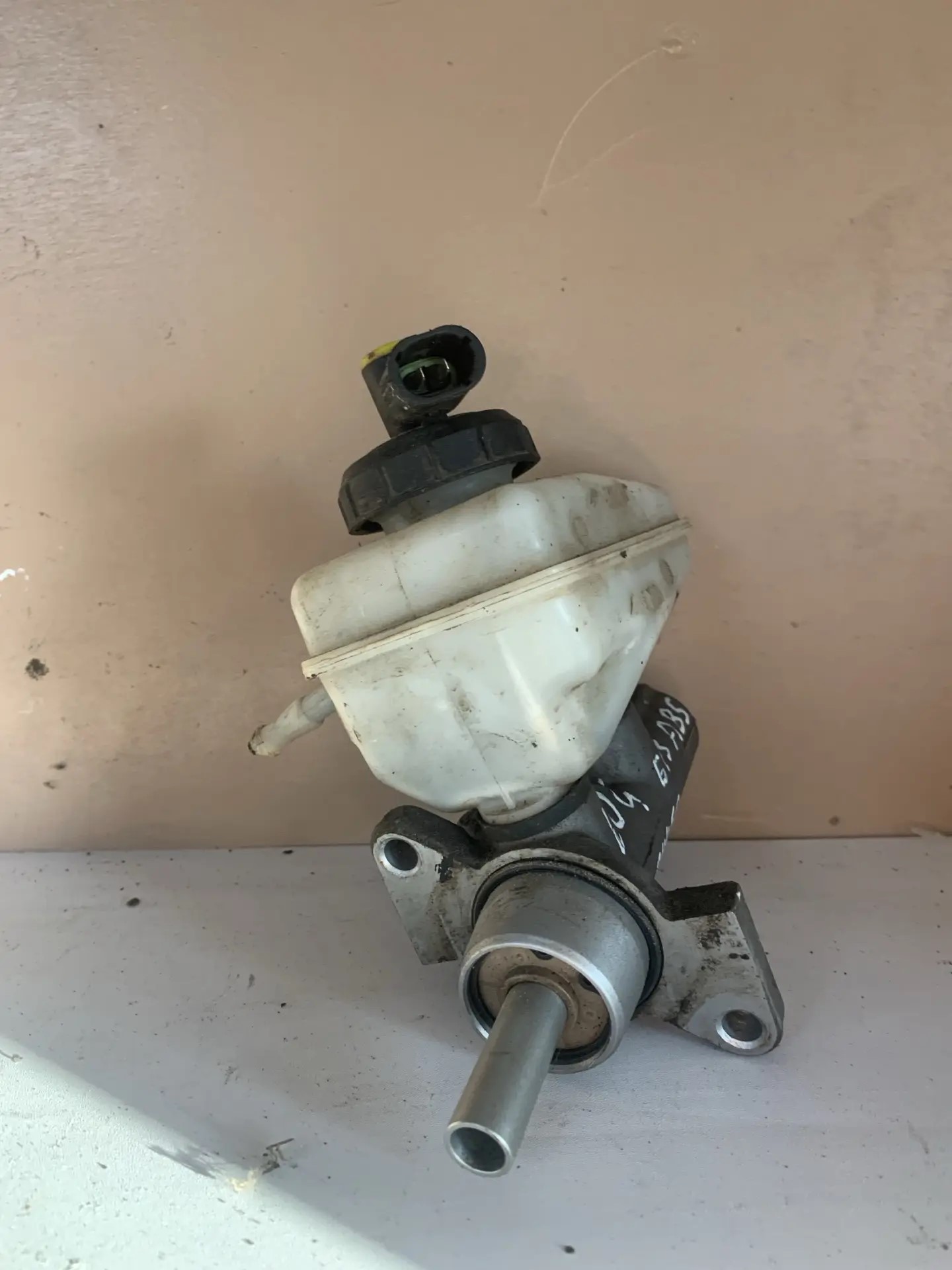 Renault Logan 2005-2014 Цилиндр тормозной главный для Renault Logan 2005-2014 без ABS 6001551028