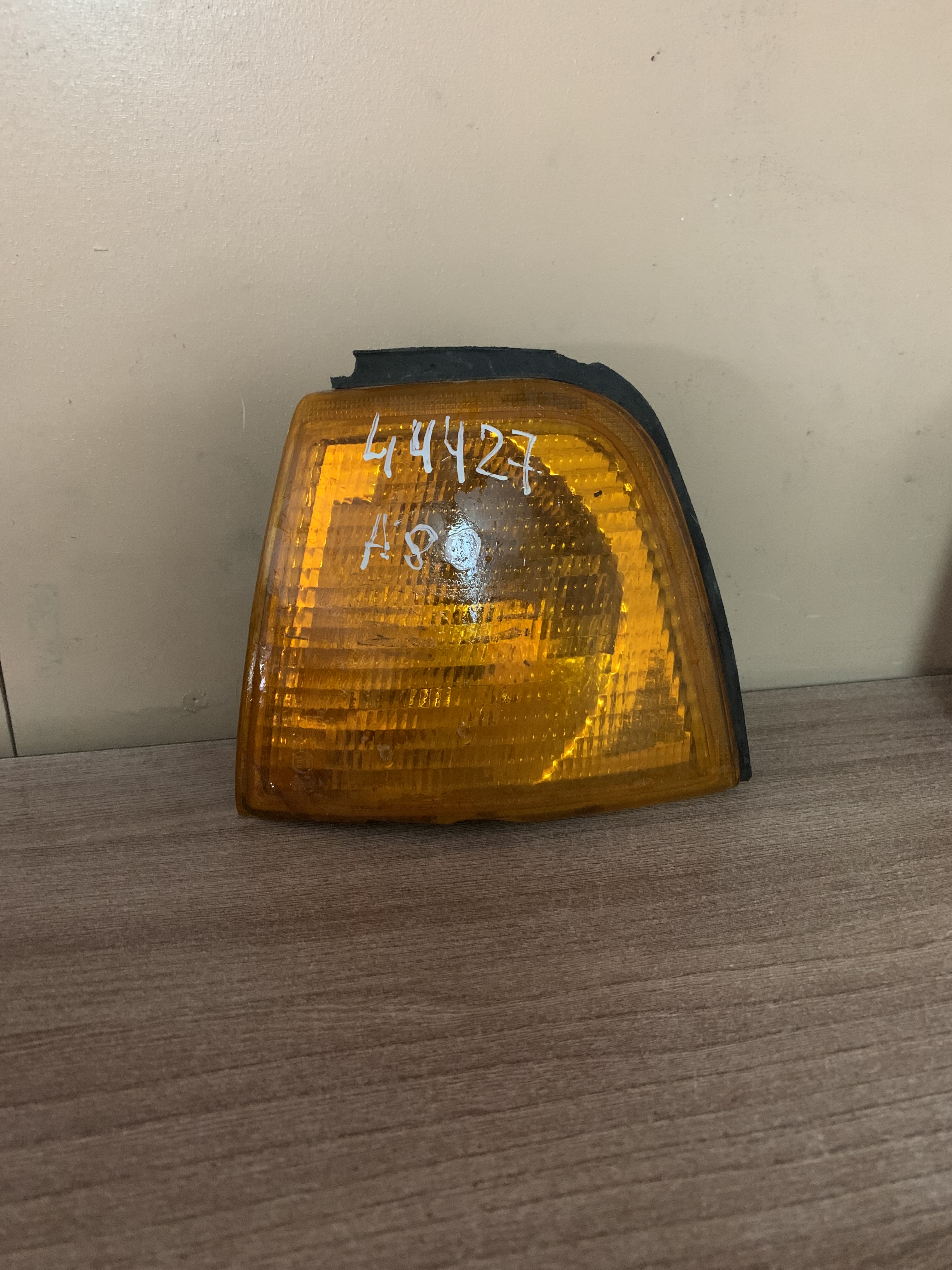 Указатель поворота левый желтый AUDI 80 B3/B4 893953049 depo дефект