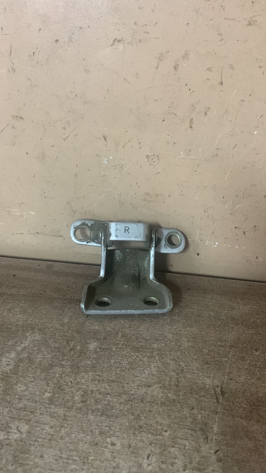 Kia Spectra Петля двери задней правой верхняя для Spectra 2001-2011;Sephia/Shuma 1996-2001;Sephia II/Shuma II 2001-2004 (0K2A172210B)