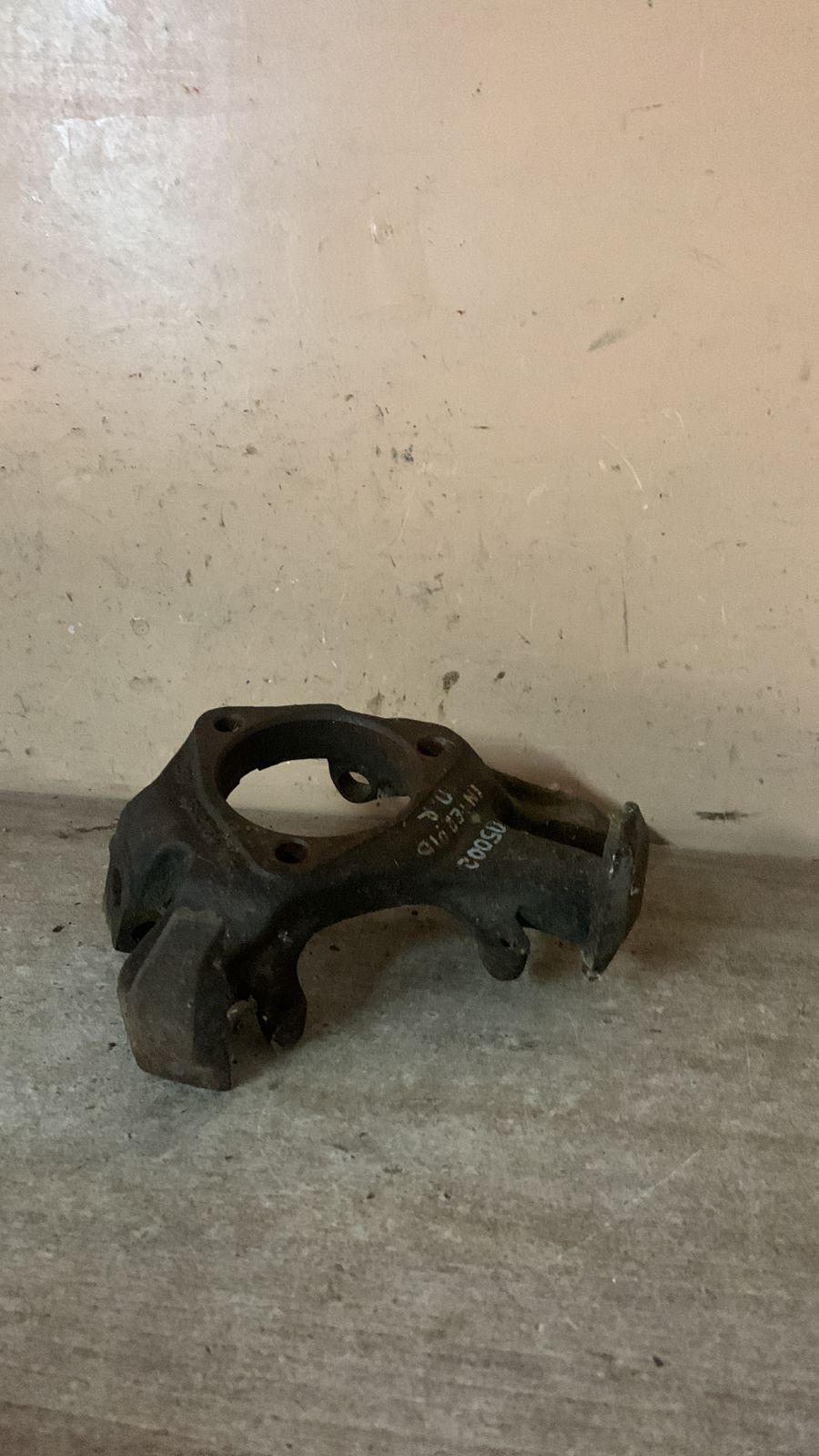 Dodge Intrepid Кулак передний поворотный  правый для Dodge Intrepid 1993-1997 04782124AC
