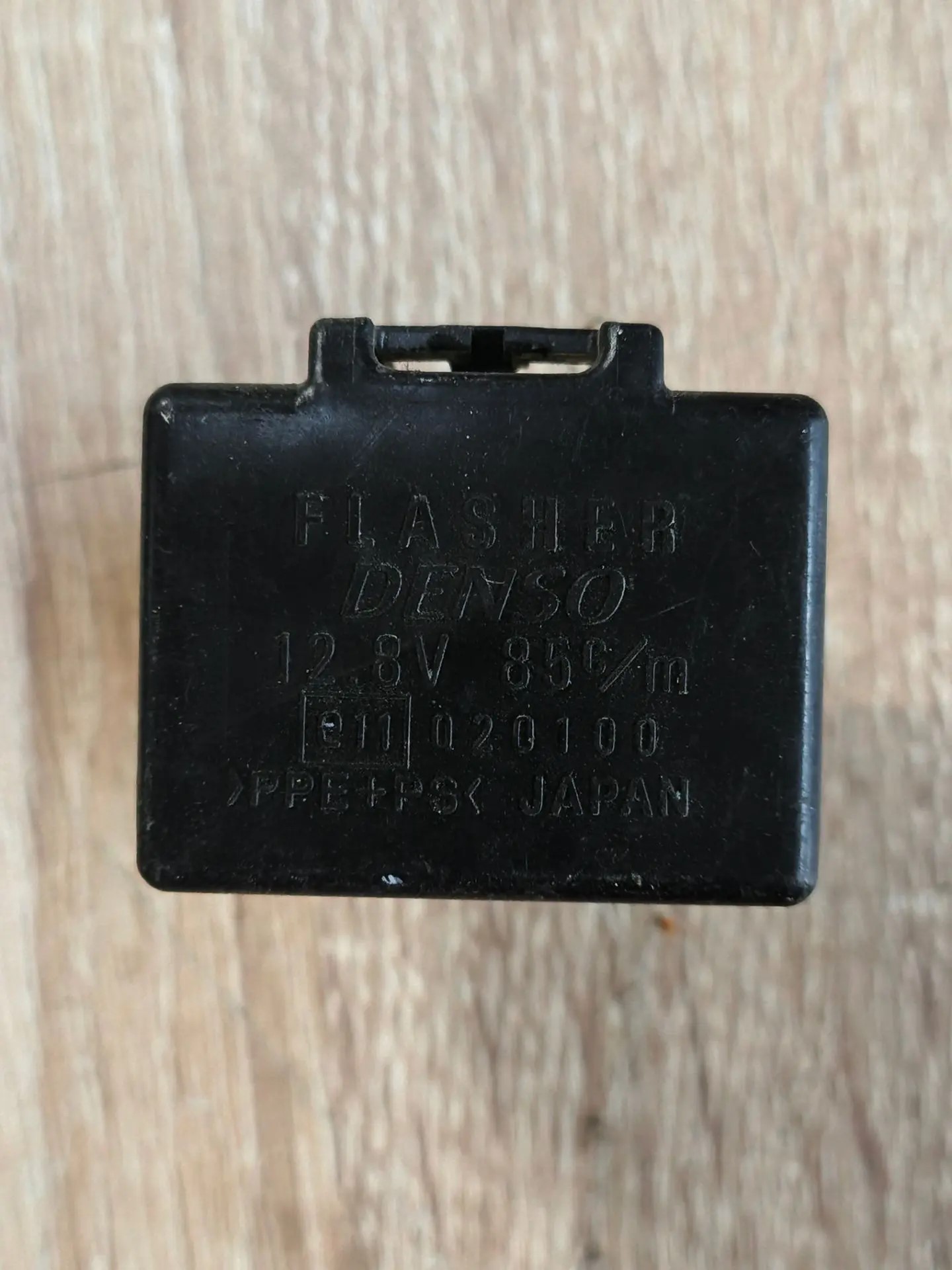 Реле поворотов TOYOTA LAND CRUISER (100) (1998-2007) 8198060020