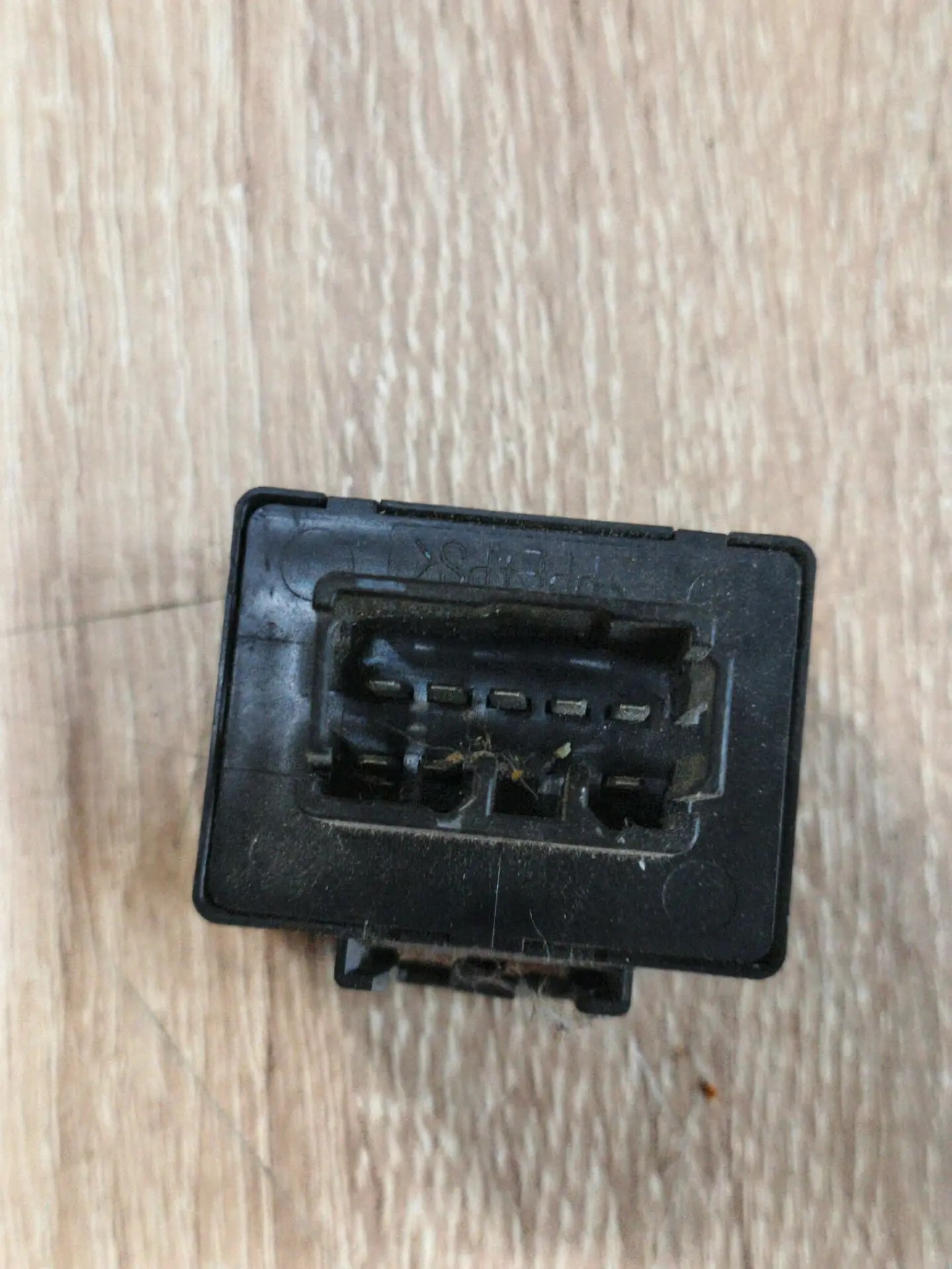Реле поворотов TOYOTA LAND CRUISER (100) (1998-2007) 8198060020