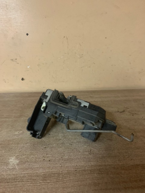 Opel Astra H - Family Замок двери передней левой OPEL ASTRA H/ZAFIRA B (5 конт) 13220369