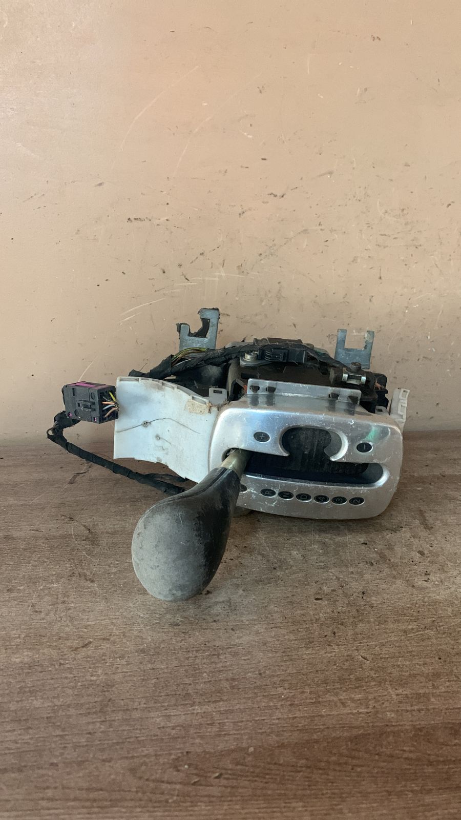 Audi A8 1994-1998 Кулиса КПП для Audi A8 [4D] 1994-1998 (АКПП)  4D0713041
