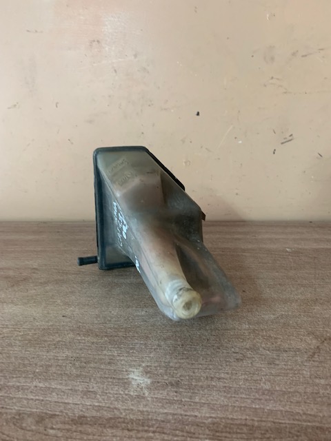 Бачок расширительный MITSUBISHI Carisma (DA) 1999-2003;Carisma (DA) 1995-1999  Volvo S40 (30804963  M808582)