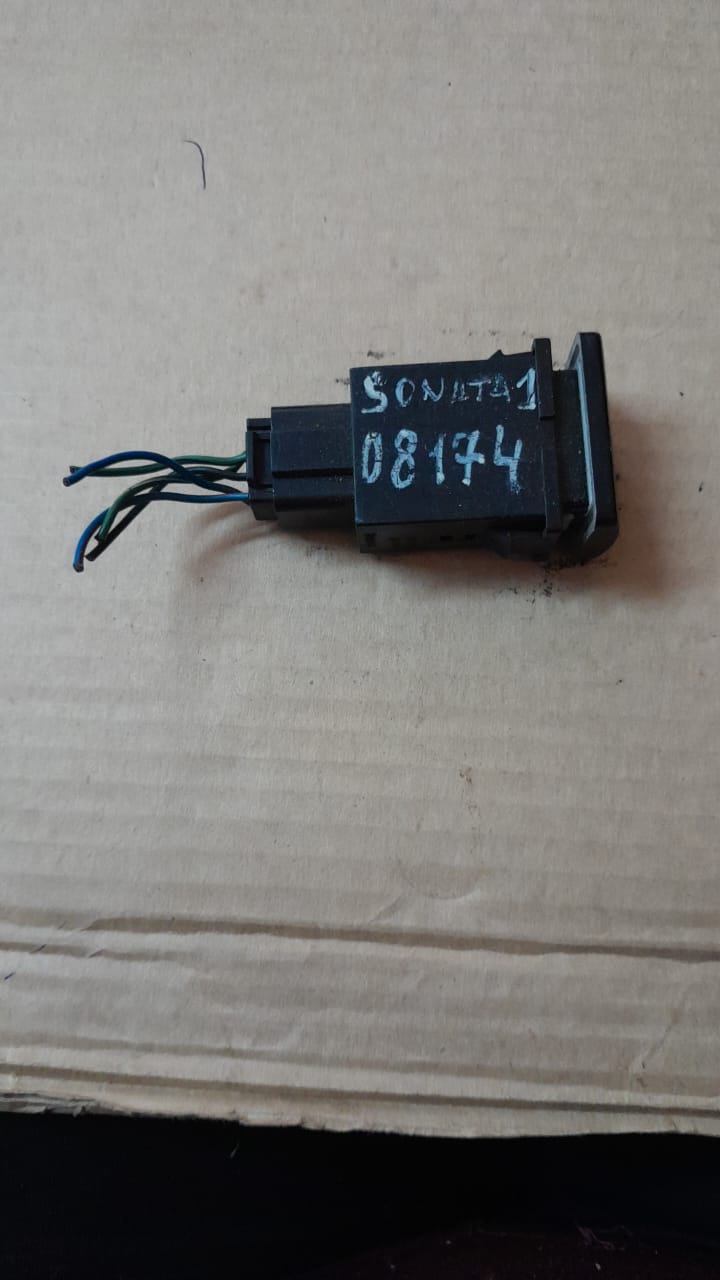 Hyundai Sonata  III Кнопка обогрева заднего стекла для Hyundai Sonata III 1996-1998  9371034100