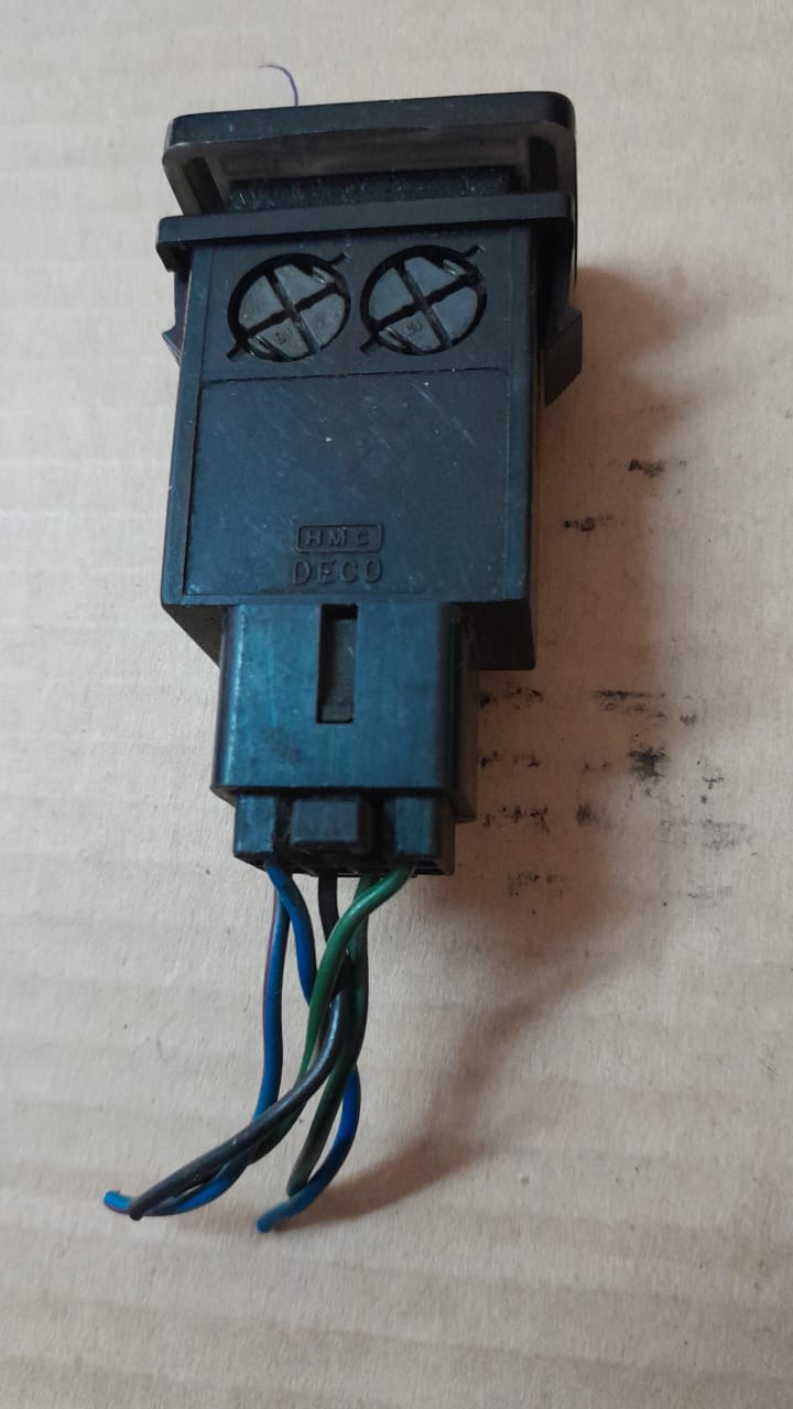 Hyundai Sonata  III Кнопка обогрева заднего стекла для Hyundai Sonata III 1996-1998  9371034100
