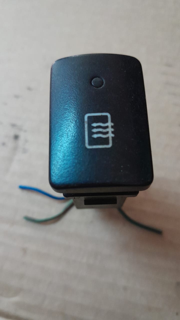 Hyundai Sonata  III Кнопка обогрева заднего стекла для Hyundai Sonata III 1996-1998  9371034100