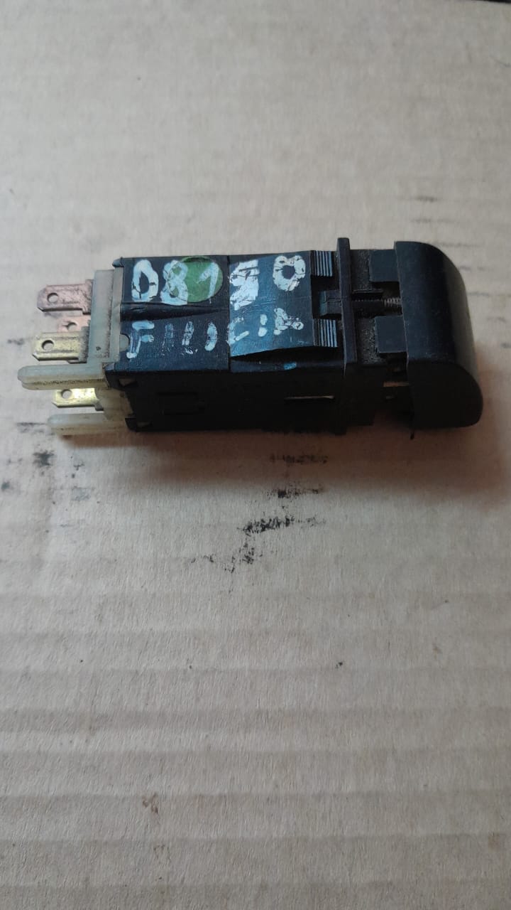 Кнопка обогрева заднего стекла для Skoda Felicia 1995-1998  6U0959621