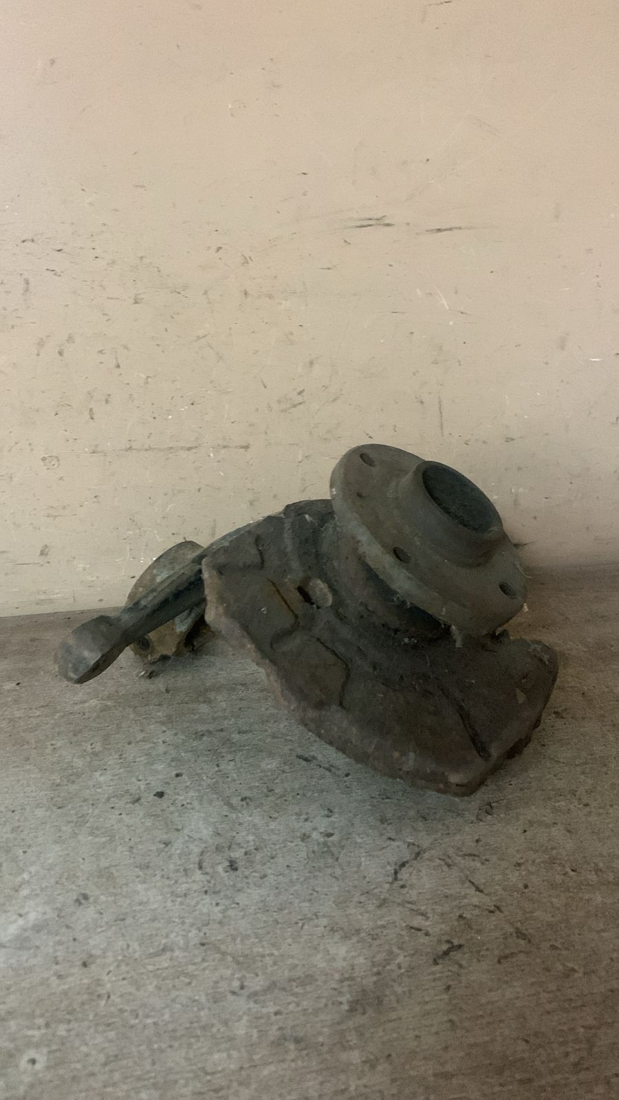 Кулак поворотный передний правый для Skoda Felicia 1995-1998 Favorit 1989-1997; Felicia 1998-2001 (6U0407256)