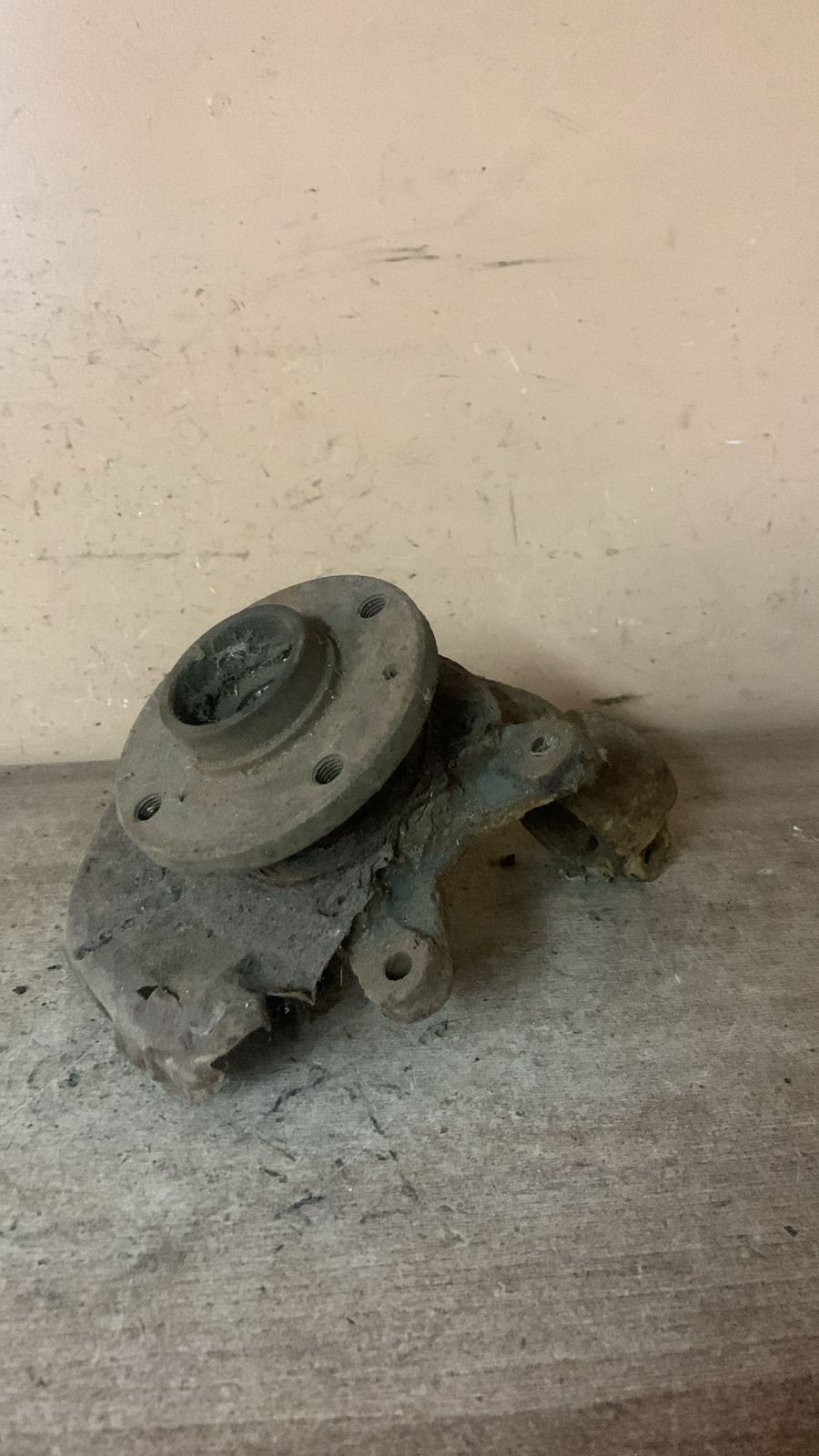 Кулак поворотный передний правый для Skoda Felicia 1995-1998 Favorit 1989-1997; Felicia 1998-2001 (6U0407256)