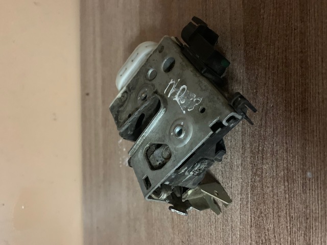 Audi A4 [B5] Замок двери передней правой для A4 [B5] 1994-2001; A8 [4D] 1994-1998   5конт