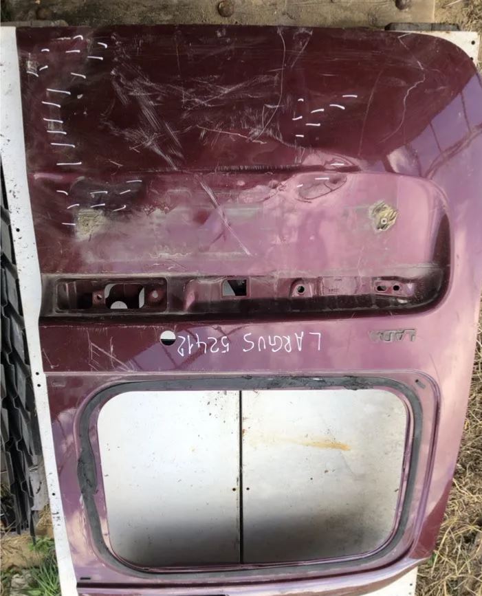 Дверь багажника Lada Largus  Под ремонт цена за шт  8200490253