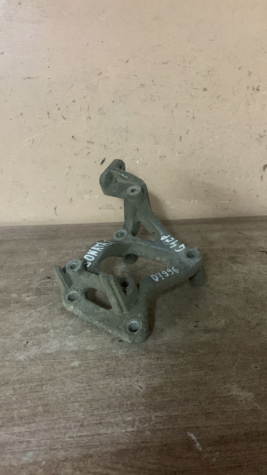 Hyundai Sonata  III Кронштейн компрессора кондиционера Hyundai Sonata 2 1992-1998 9770334070