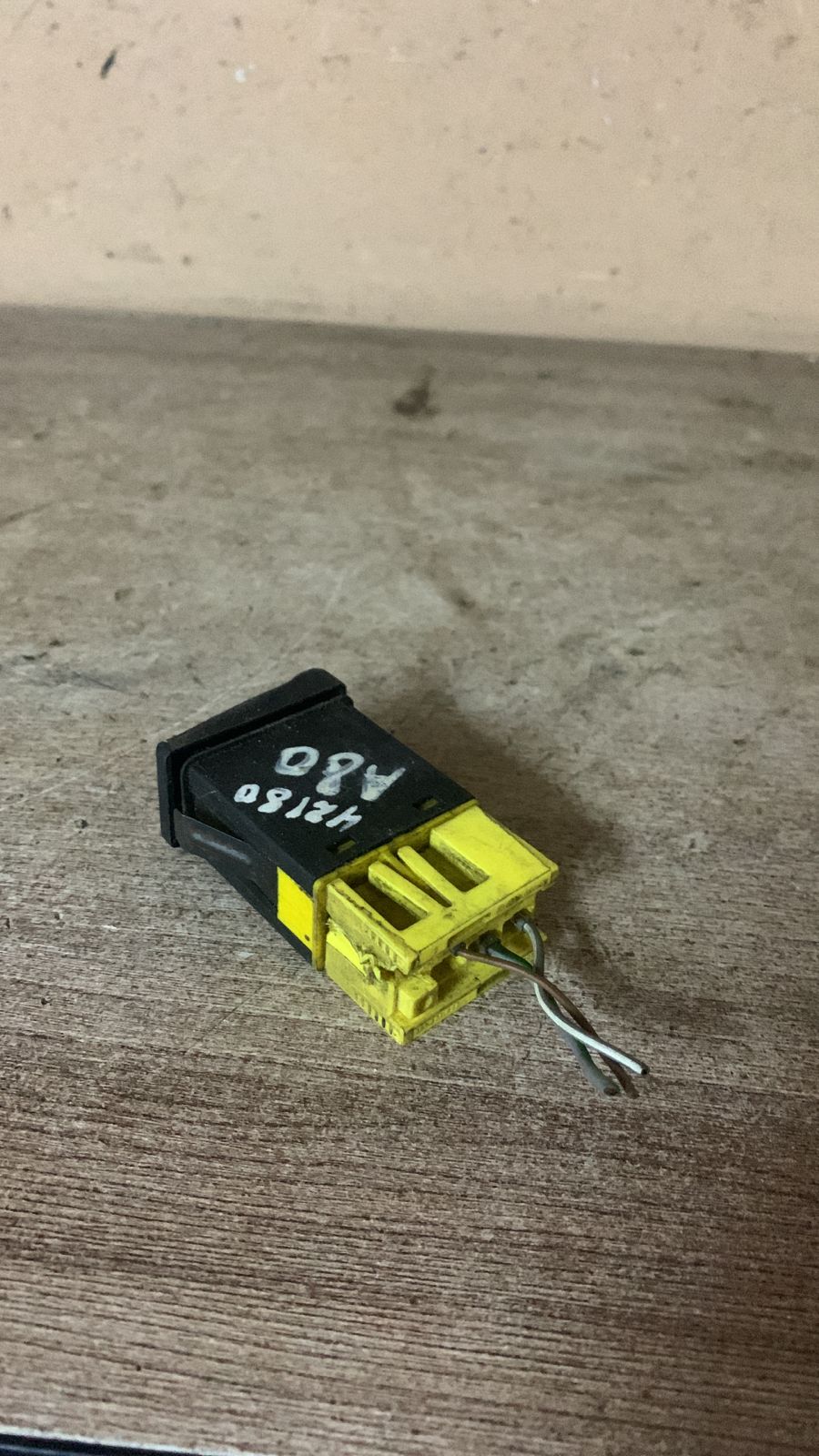 Audi 100 [C4] Кнопка противотуманки для Audi 80/90 [B3] 1986-1991 893941563